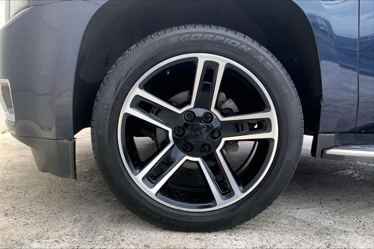 Used 2018 GMC Yukon XL SLT w/ Open Road Package AWD/4WD image 8