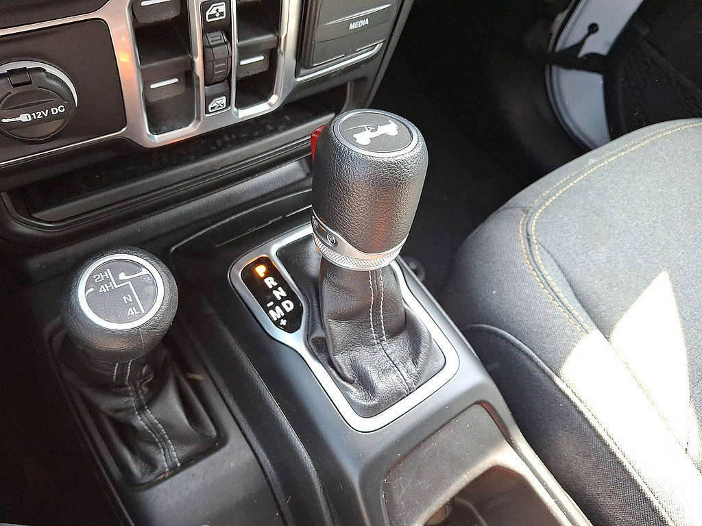 Used 2025 Jeep Wrangler Unlimited Sahara AWD/4WD image 15
