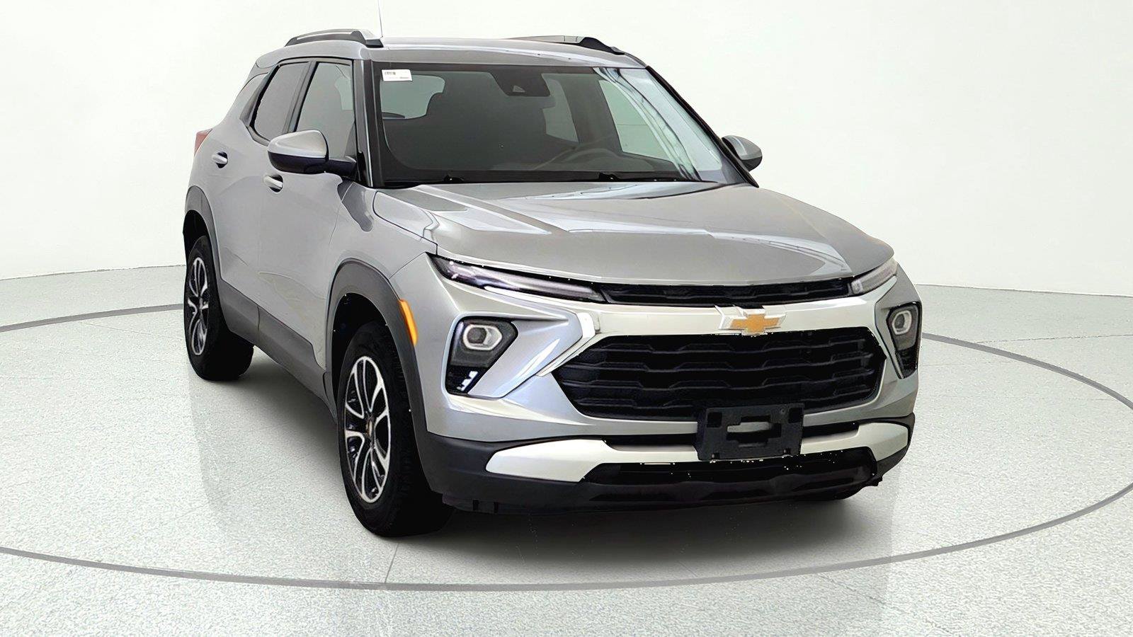 Used 2025 Chevrolet TrailBlazer LT AWD/4WD image 2