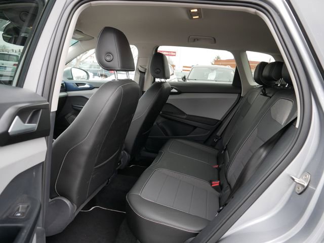 Certified 2023 Volkswagen Taos SE w/ Black Wheel Package image 17