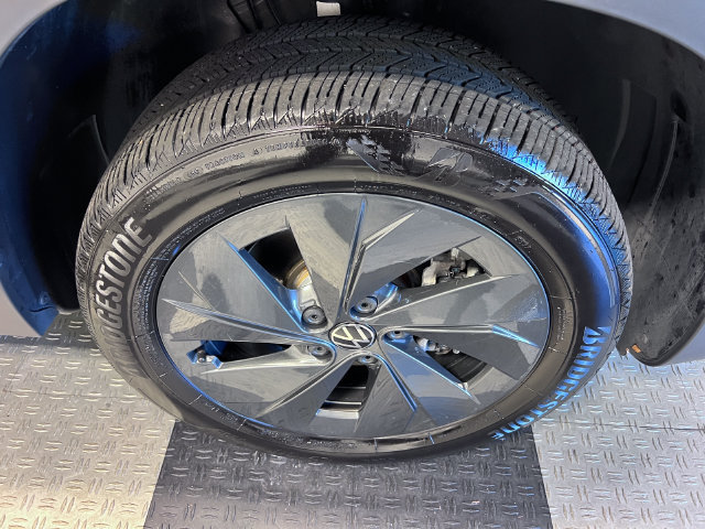 Certified 2025 Volkswagen Taos S FWD image 9