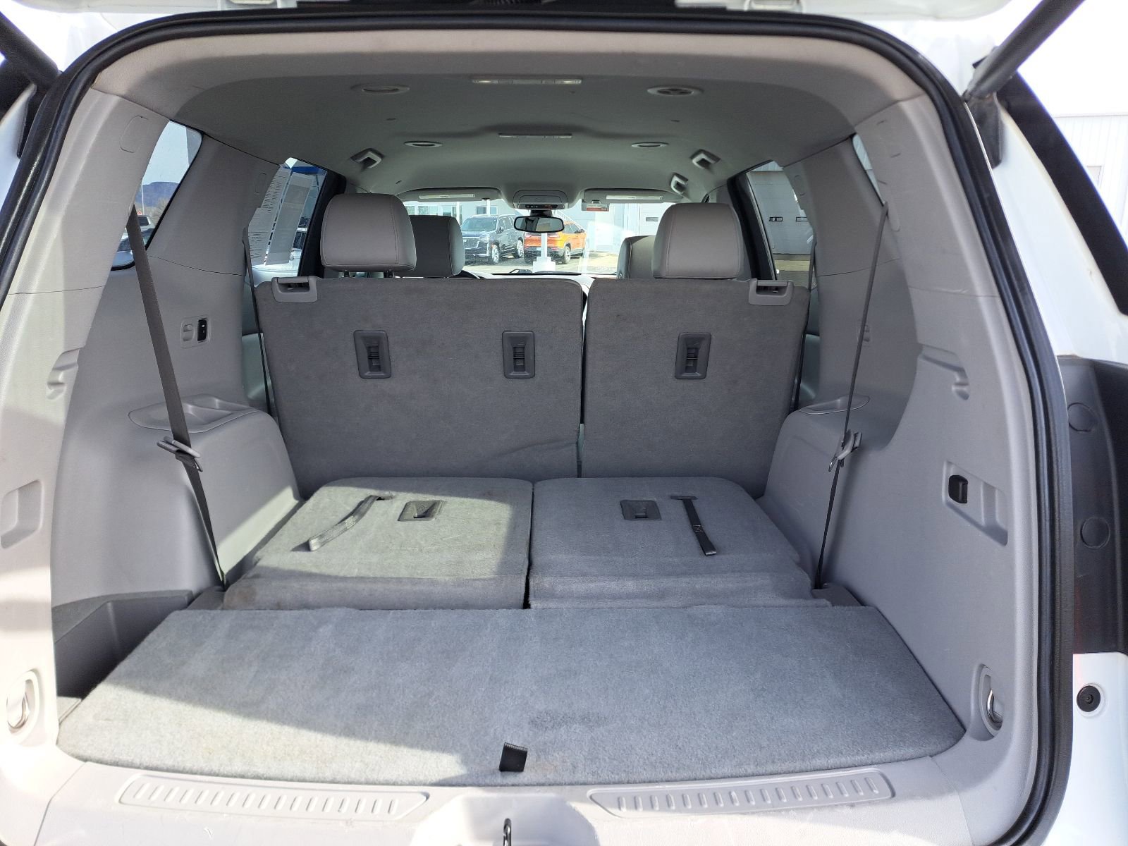 Used 2023 GMC Acadia SLT image 28