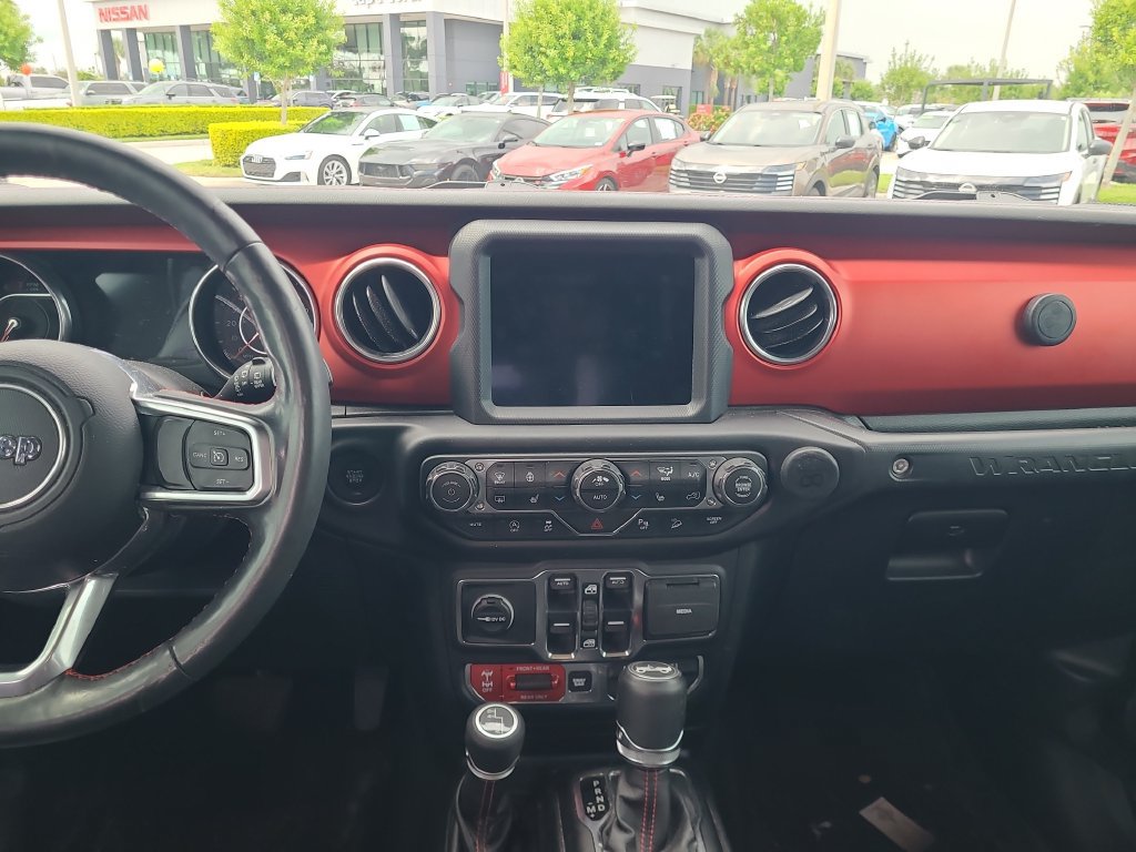 Used 2018 Jeep Wrangler Unlimited Rubicon AWD/4WD image 16