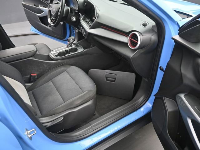 Certified 2024 Chevrolet Trax RS w/ Driver Confidence Package image 17