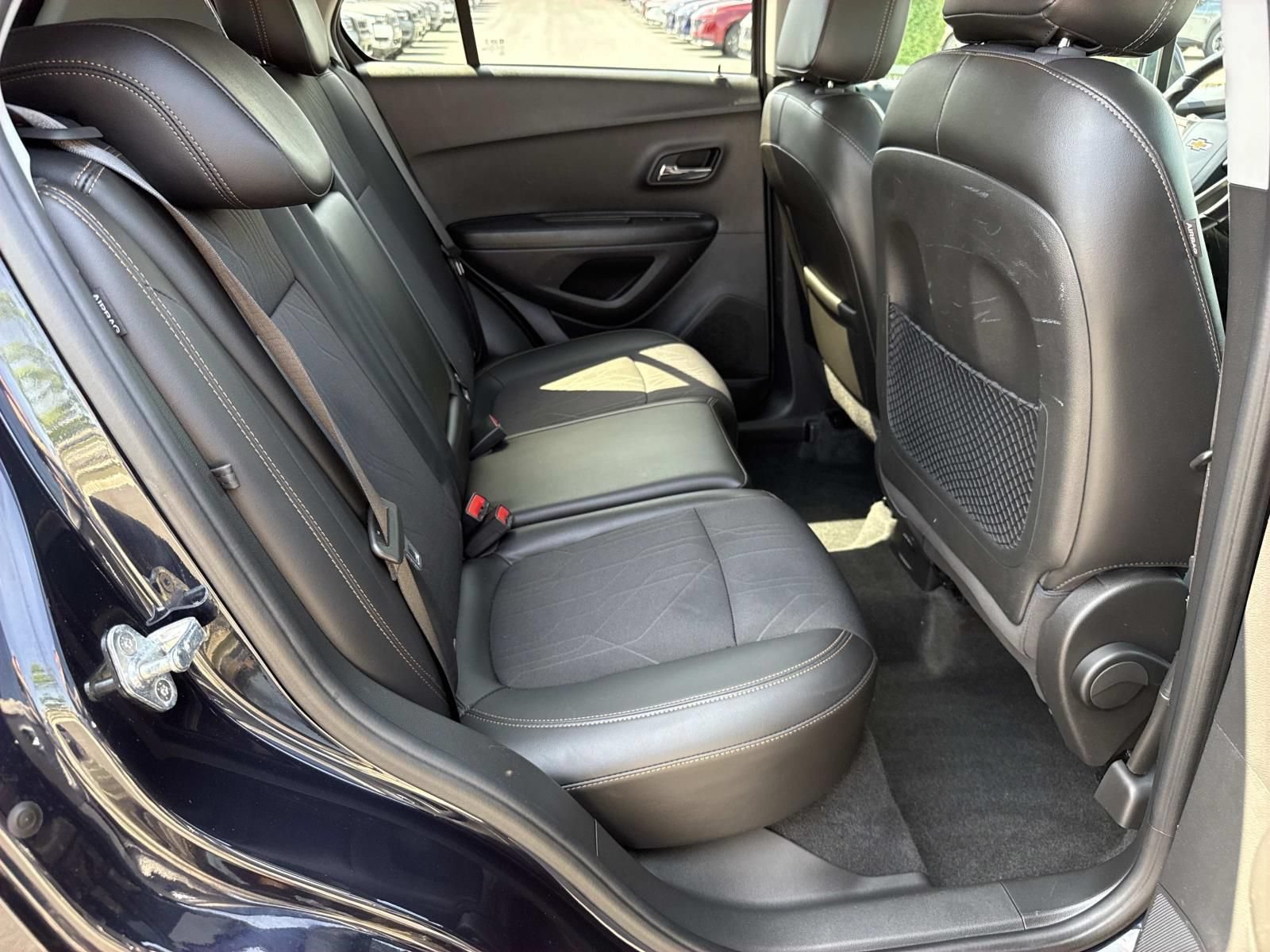 Used 2021 Chevrolet Trax LT w/ LT Convenience Package AWD/4WD image 26