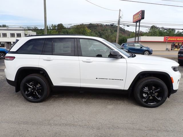 New 2025 Jeep Grand Cherokee Limited w/ Black Appearance Package AWD/4WD image 8