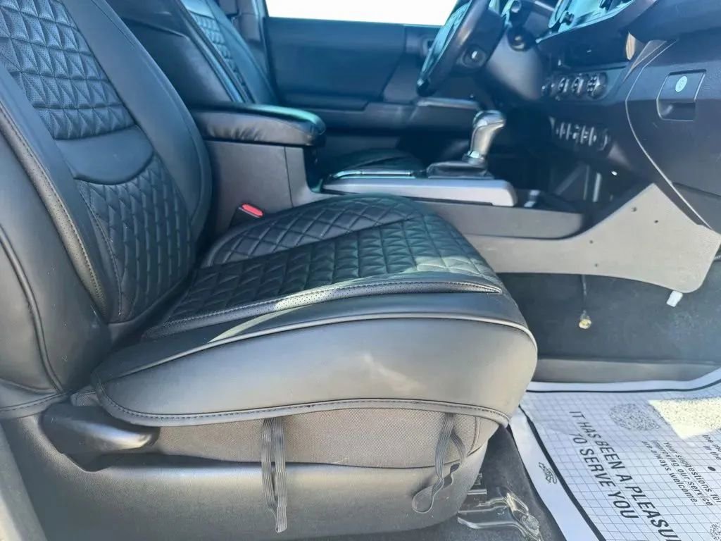 Used 2018 Toyota Tacoma TRD Off-Road w/ Technology Package image 13