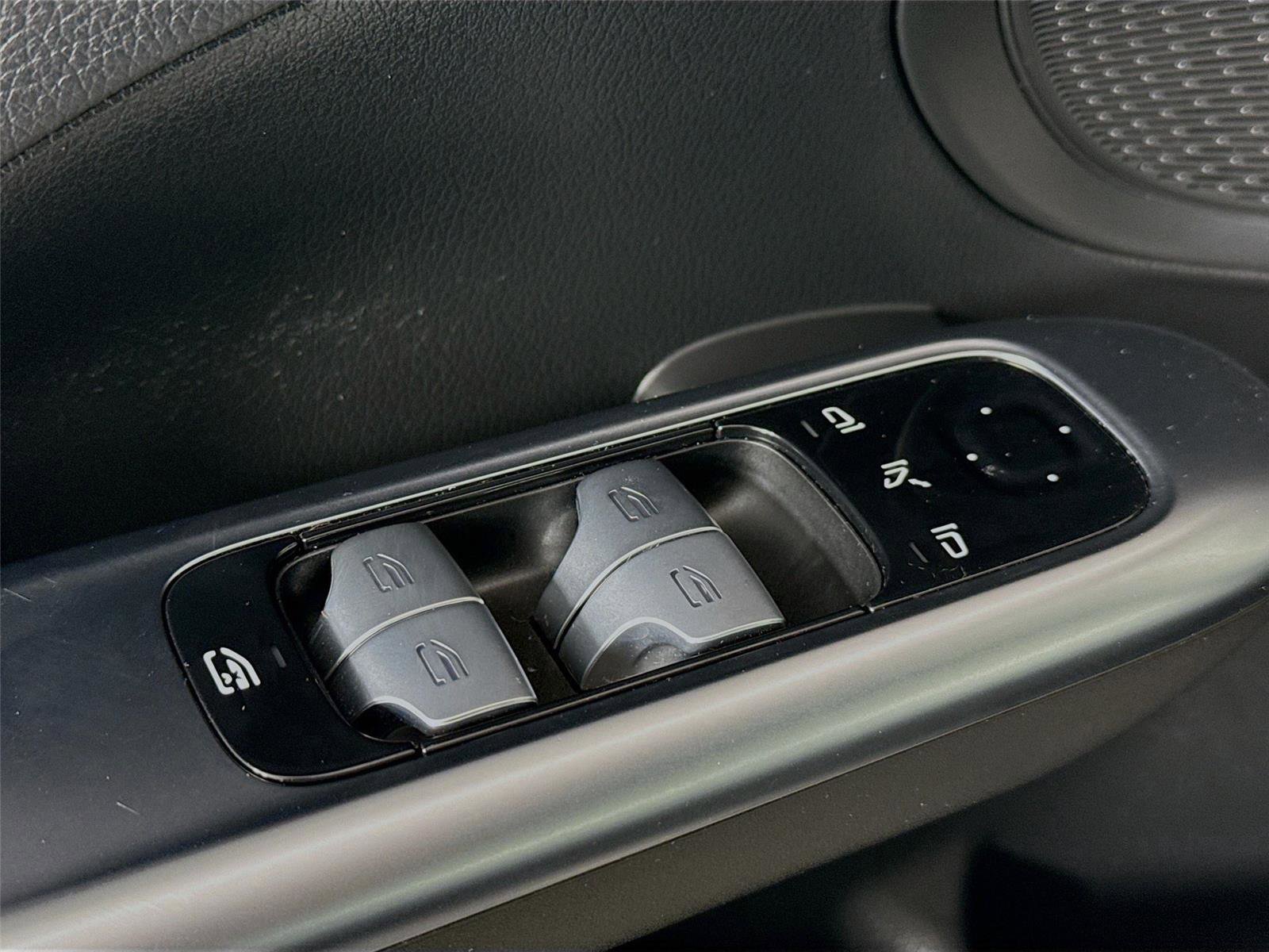 Used 2022 Mercedes-Benz C 300 Sedan image 28