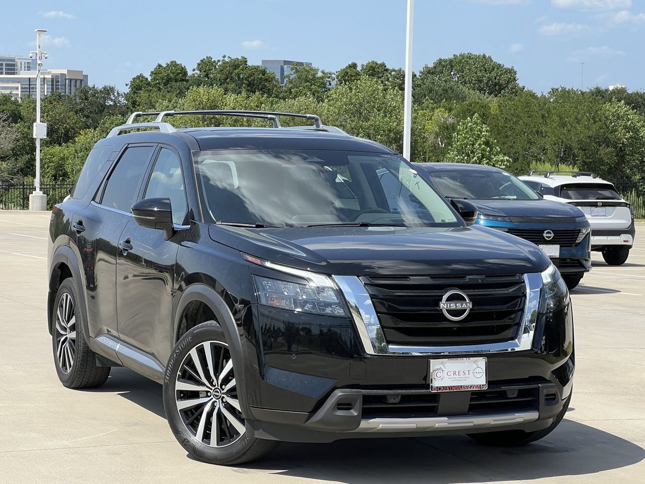 Certified 2025 Nissan Pathfinder Platinum FWD image 2