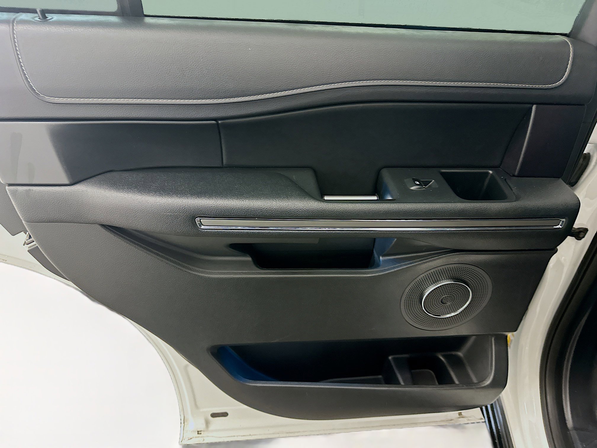 Used 2024 Ford Expedition XLT image 27