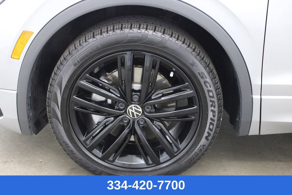 Used 2022 Volkswagen Tiguan SE R-Line image 28