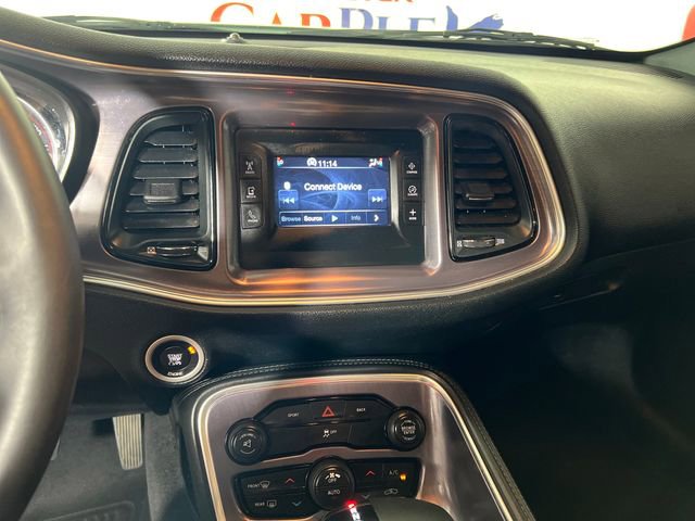 Used 2015 Dodge Challenger SXT image 18
