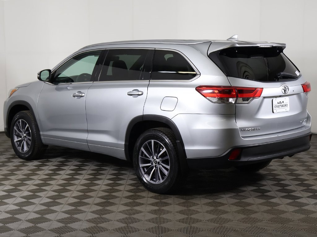 Used 2017 Toyota Highlander XLE image 11