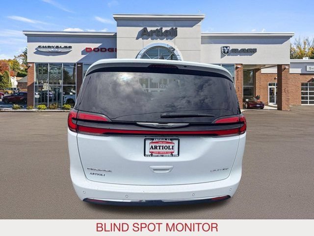 Certified 2024 Chrysler Pacifica Limited FWD image 6