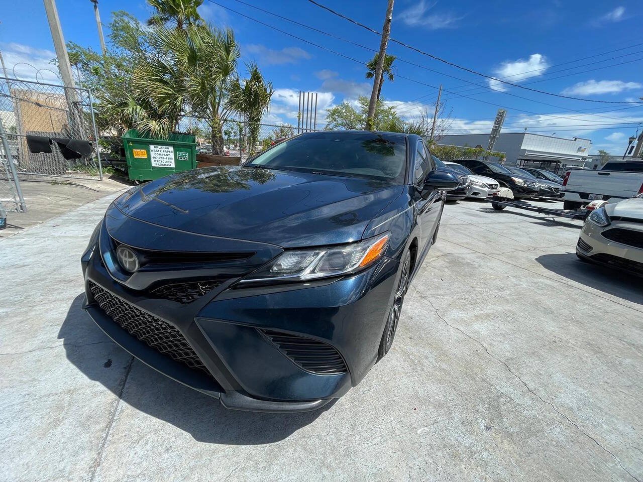 Used 2019 Toyota Camry SE w/ Convenience Package FWD image 4