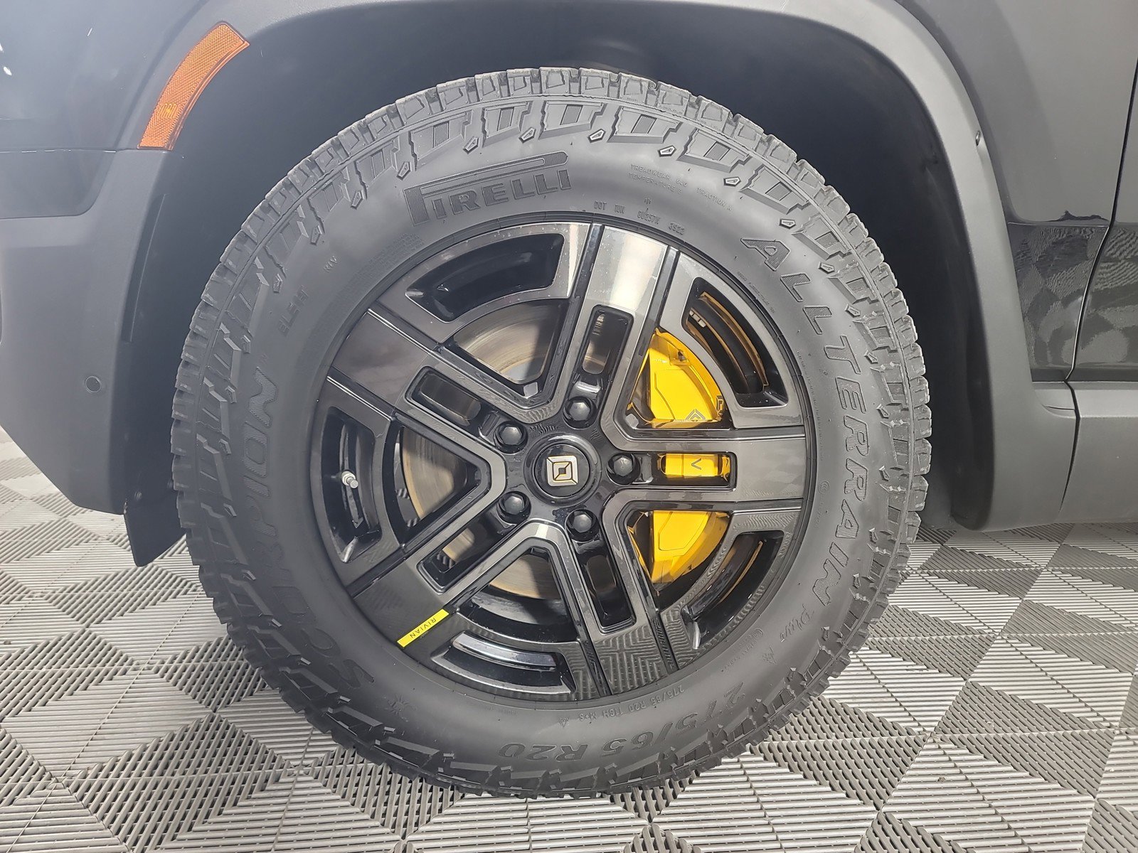 Used 2022 Rivian R1S Launch Edition image 9