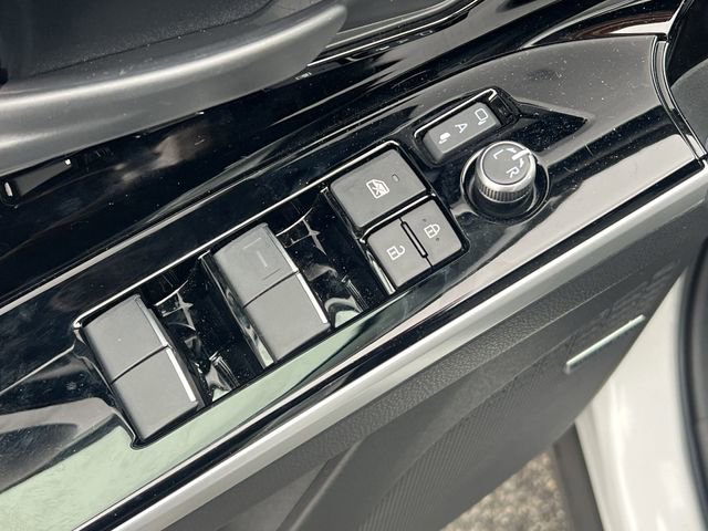 Certified 2025 Subaru Solterra AWD/4WD image 31