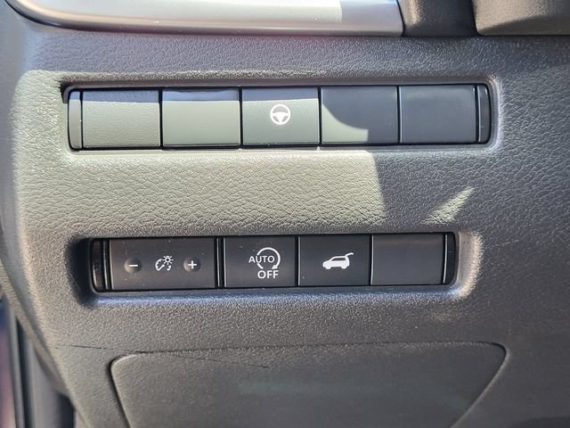 Certified 2025 Nissan Rogue SV FWD image 9