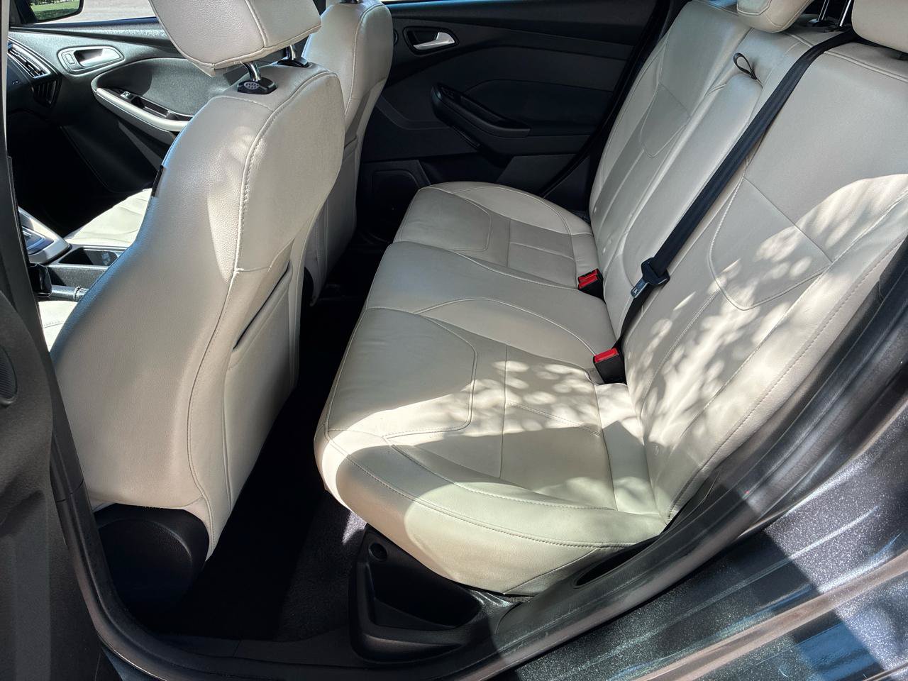 Used 2018 Ford Focus Titanium FWD image 28