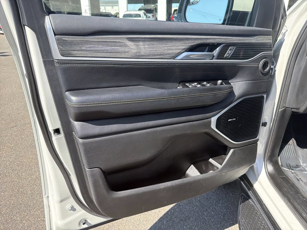 Used 2022 Jeep Wagoneer Series II AWD/4WD image 11