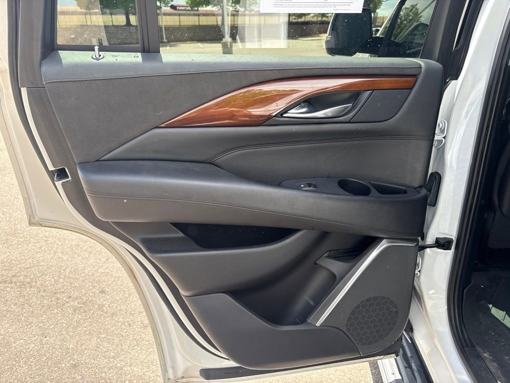 Used 2019 Cadillac Escalade Luxury AWD/4WD image 15