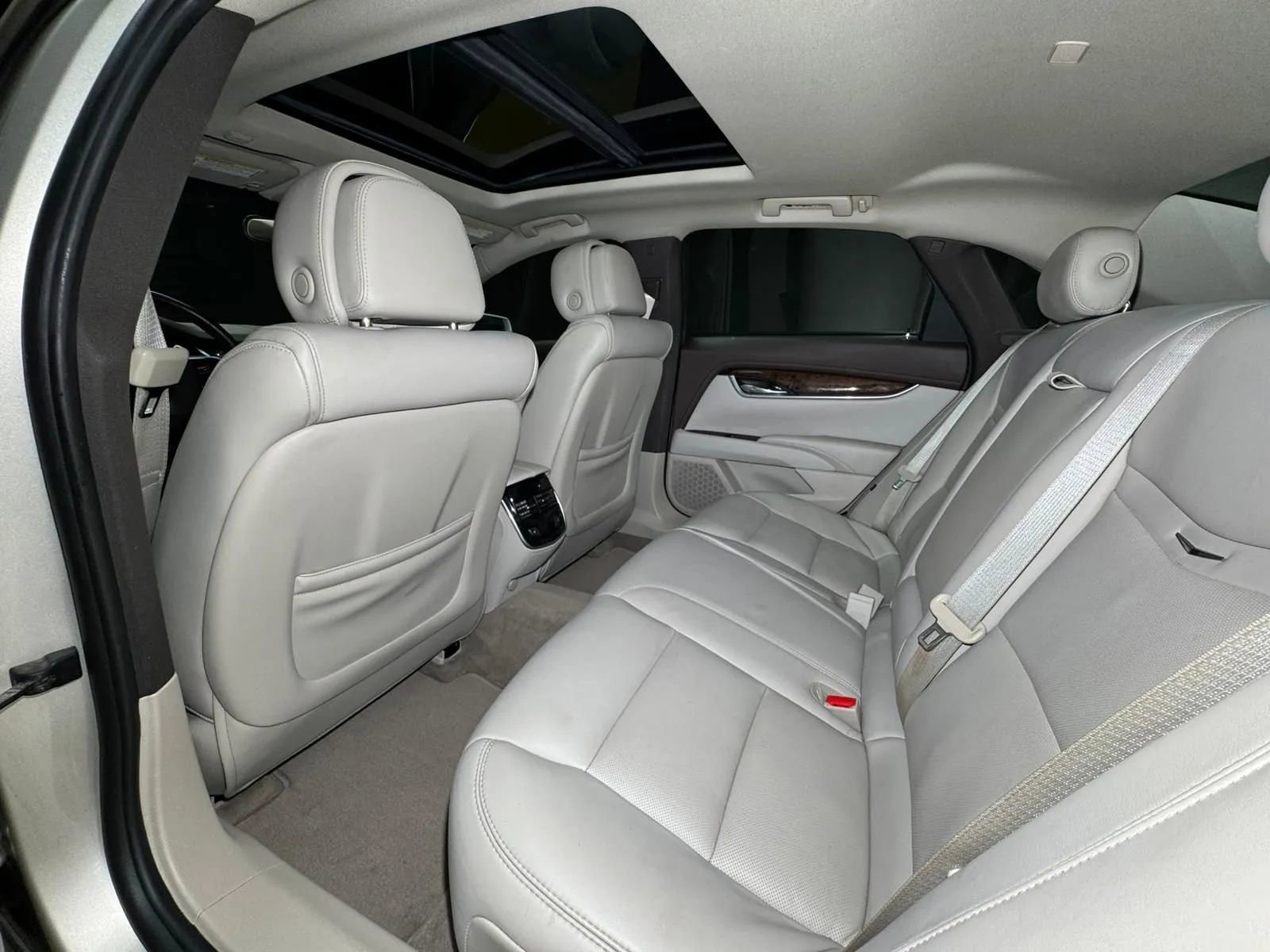 Used 2013 Cadillac XTS Luxury image 25