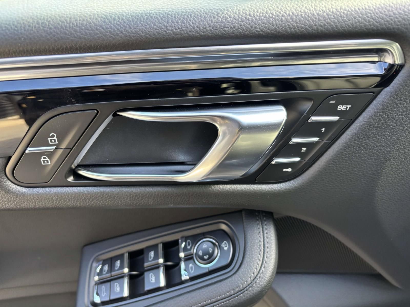 New 2026 Porsche Macan image 23