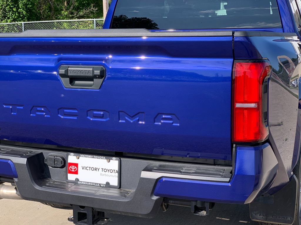 Used 2025 Toyota Tacoma SR5 AWD/4WD image 34