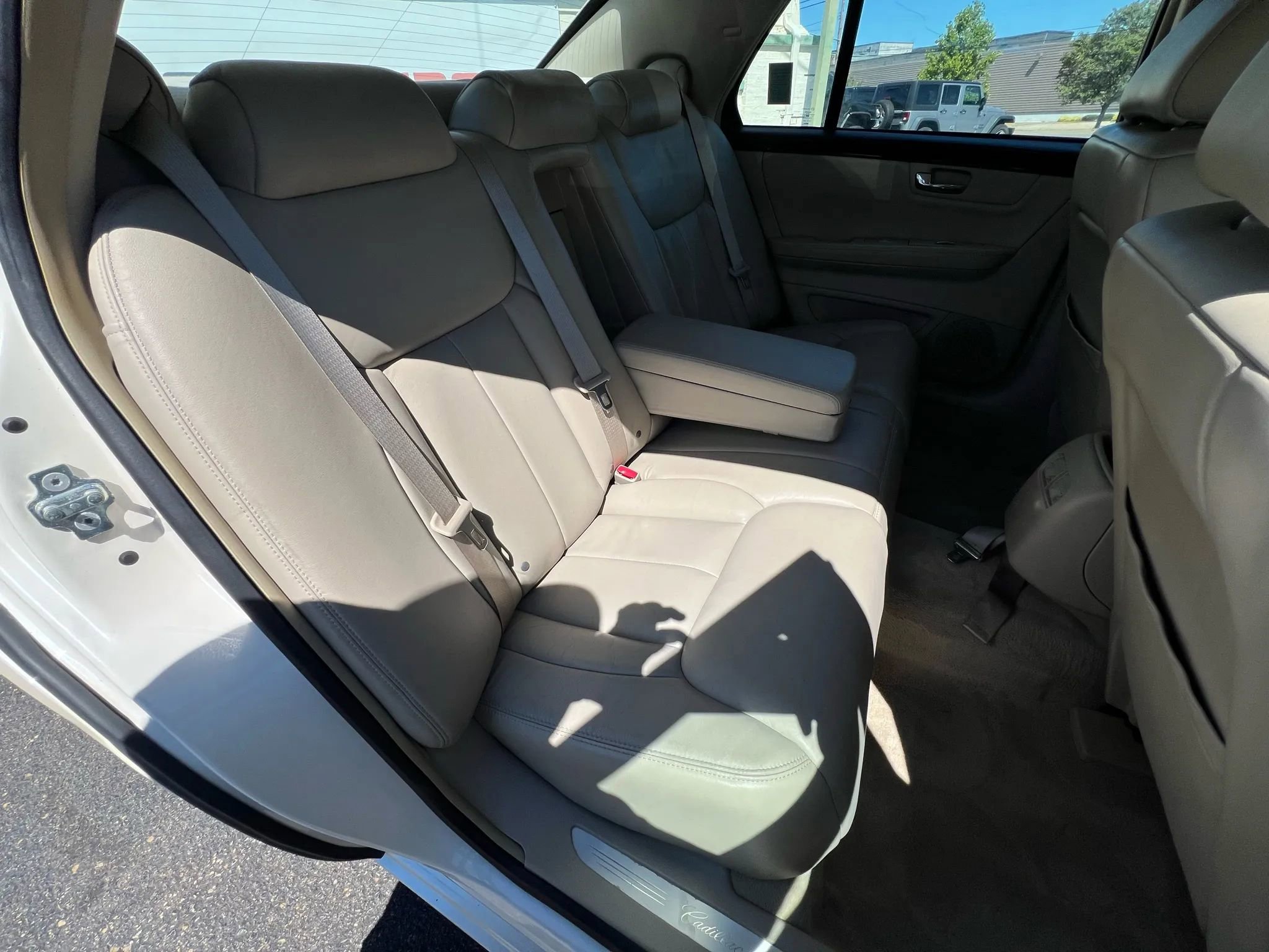 Used 2009 Cadillac DTS w/ Trunk Convenience Package FWD image 35