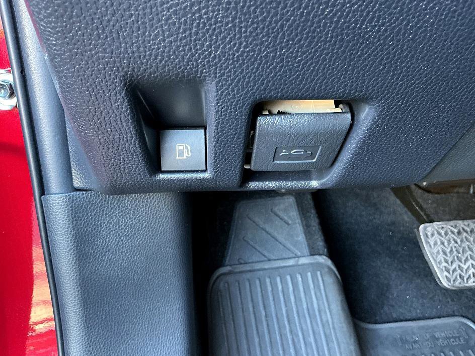 Used 2023 Toyota RAV4 Limited image 14