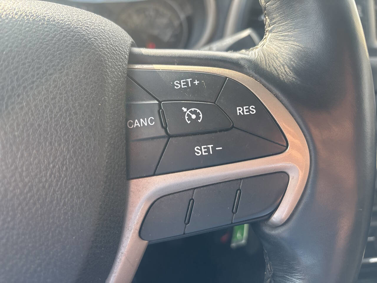 Used 2016 Jeep Cherokee Latitude w/ Cold Weather Group image 43