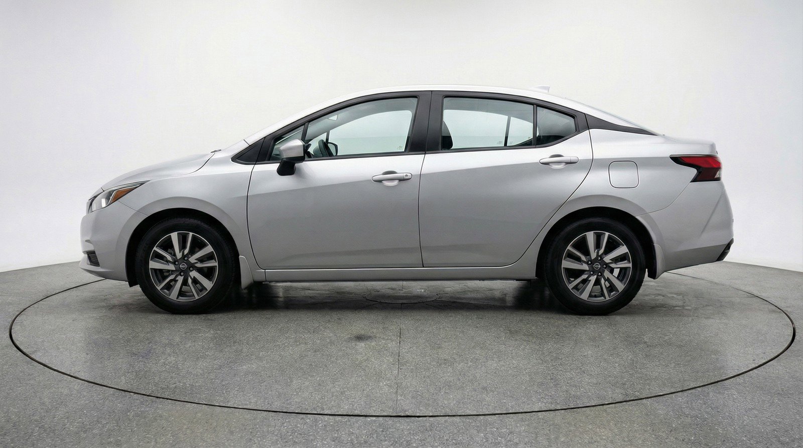 Used 2025 Nissan Versa SV FWD image 5