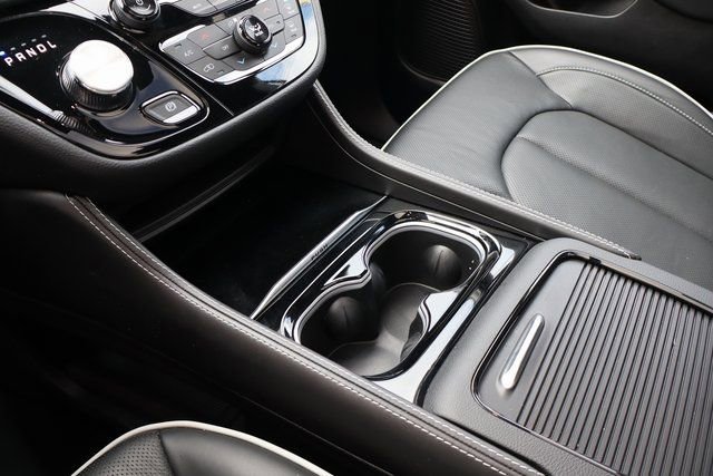 Used 2024 Chrysler Pacifica Limited w/ S Appearance Package image 25