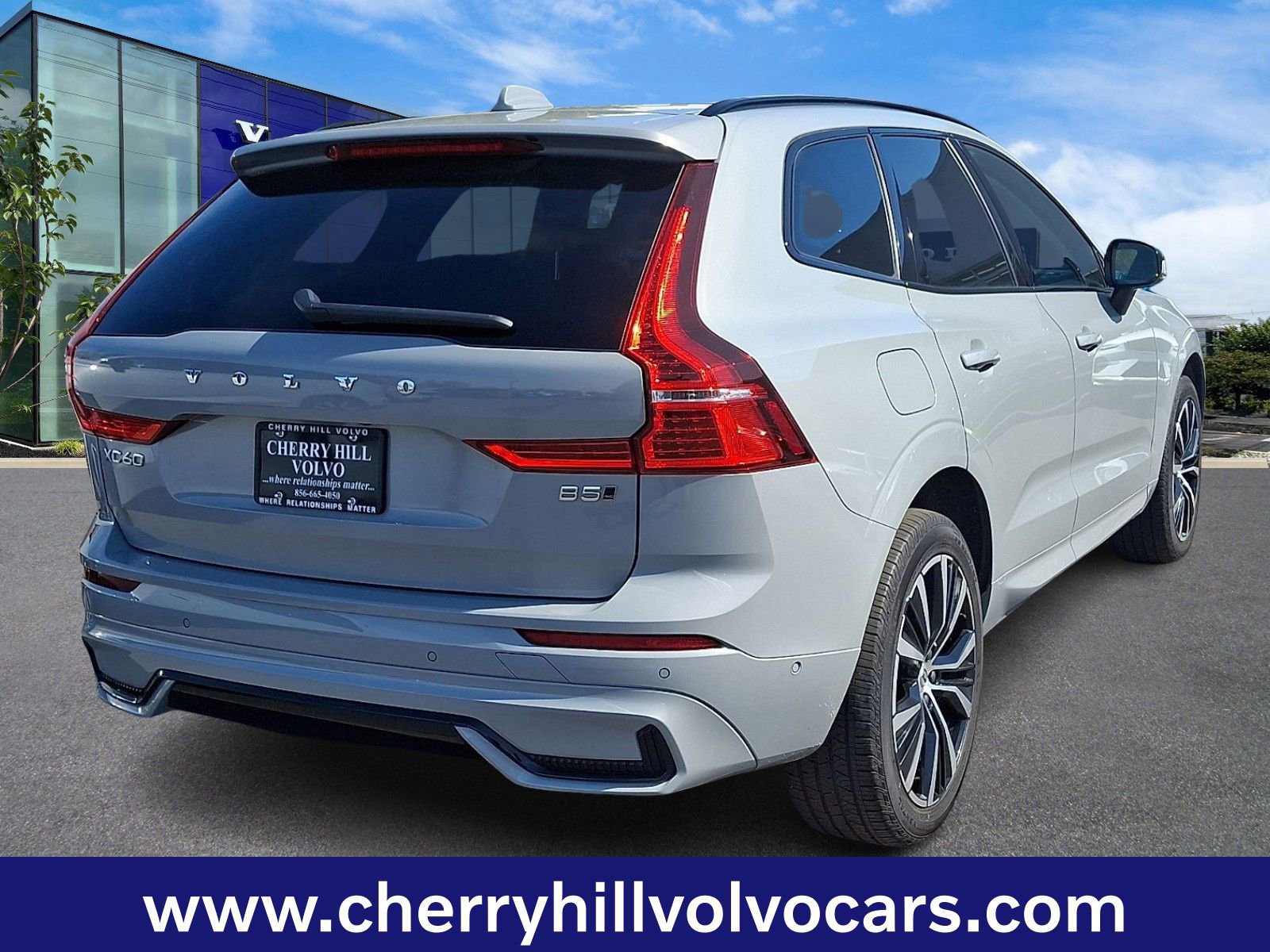 Certified 2025 Volvo XC60 B5 Plus image 7