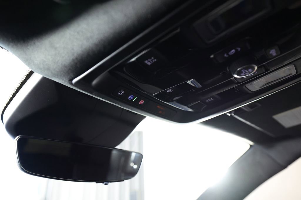 Used 2026 Cadillac Escalade V w/ LPO, ONYX Package image 38