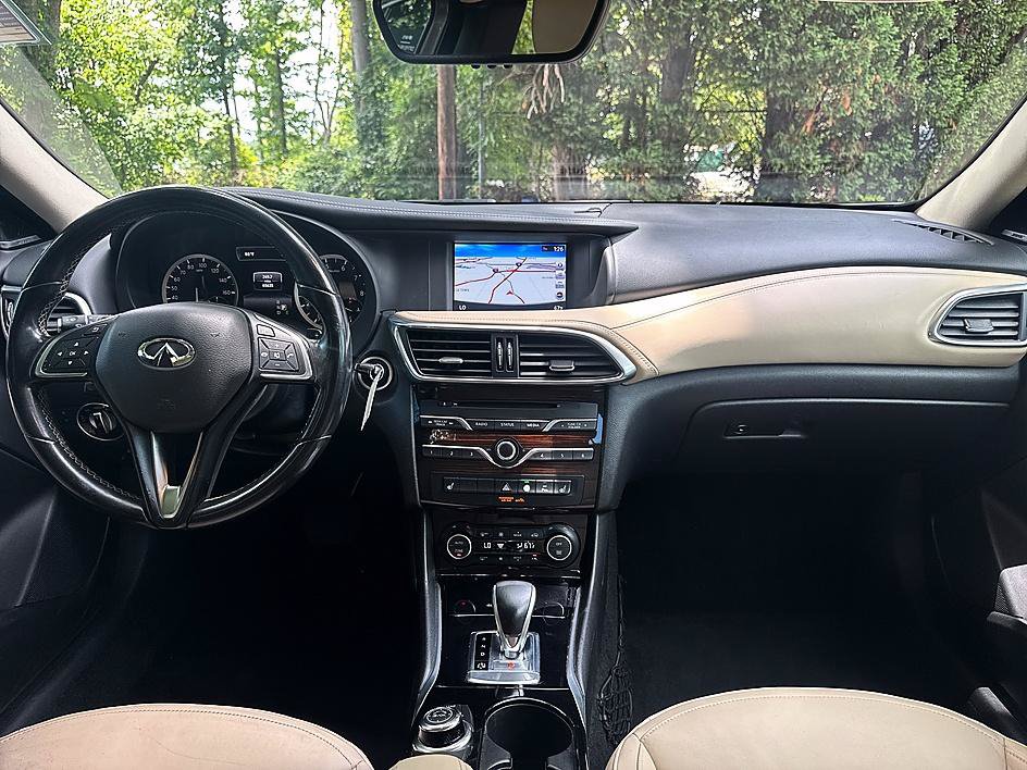 Used 2017 INFINITI QX30 Premium w/ Navigation Package AWD/4WD image 19