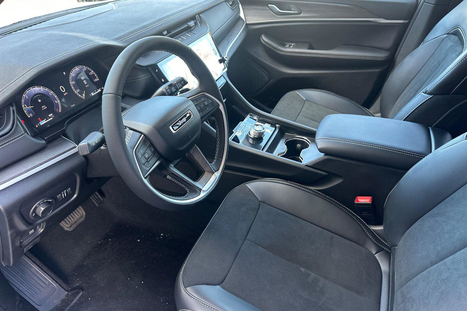 New 2026 Jeep Grand Cherokee Altitude image 7