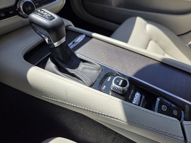 Used 2017 Volvo V90 T6 Cross Country image 26