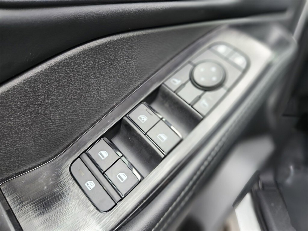 Used 2025 Nissan Rogue SV image 15