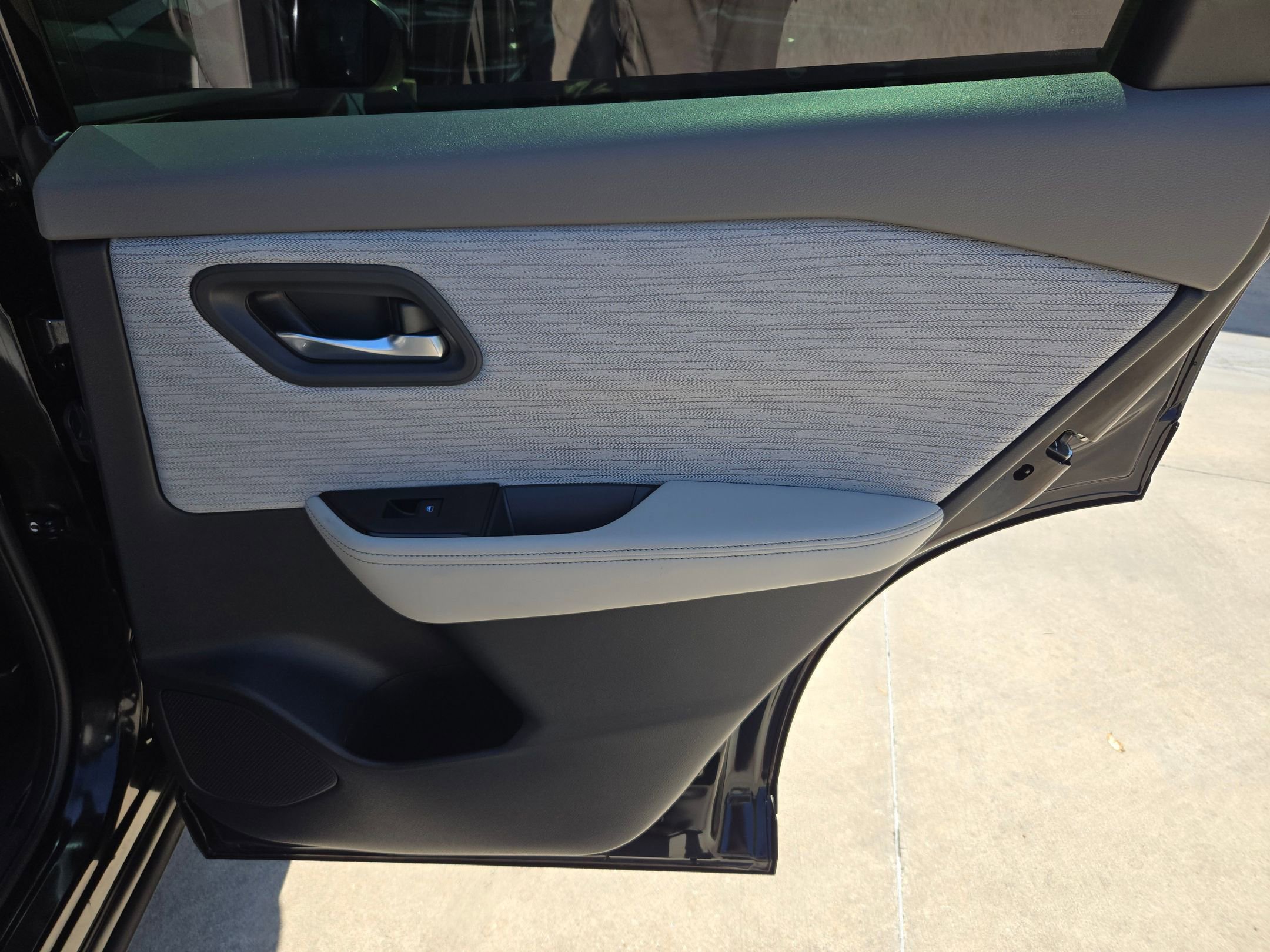 Used 2023 Nissan Rogue SV image 26