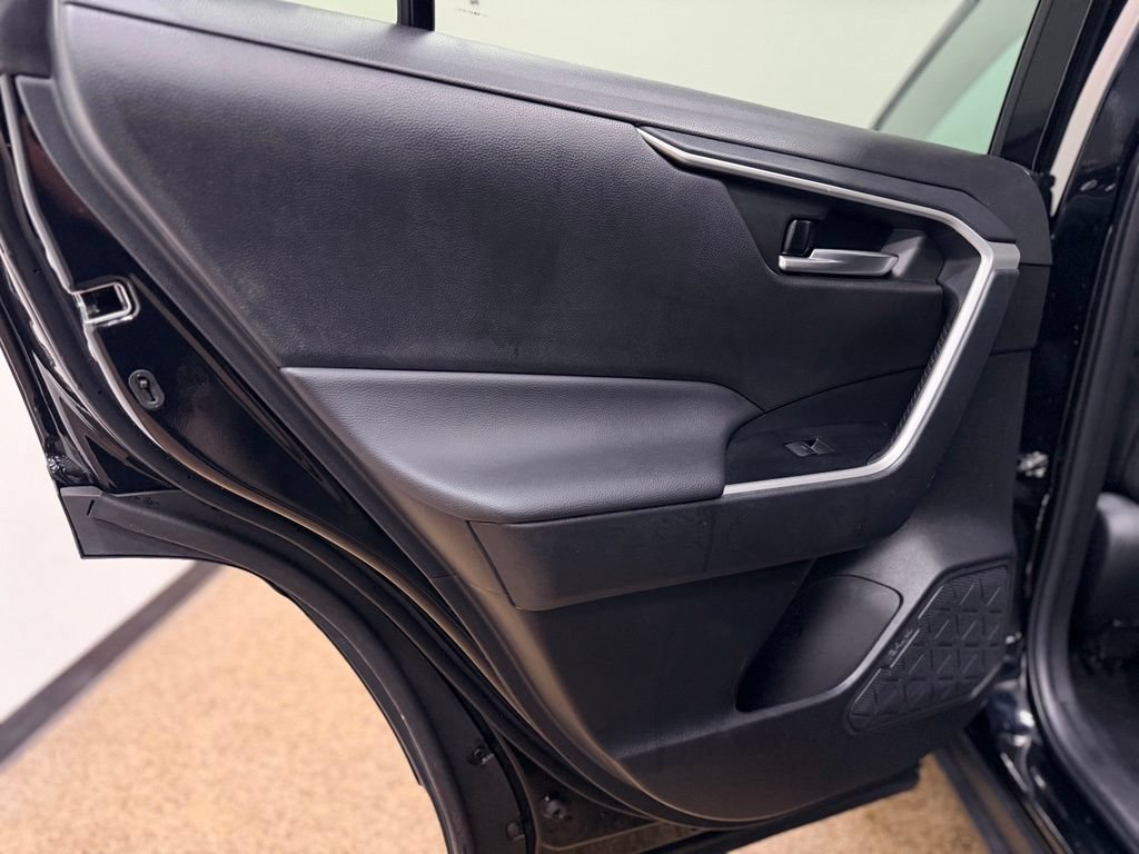 Used 2025 Toyota RAV4 XLE AWD/4WD image 22