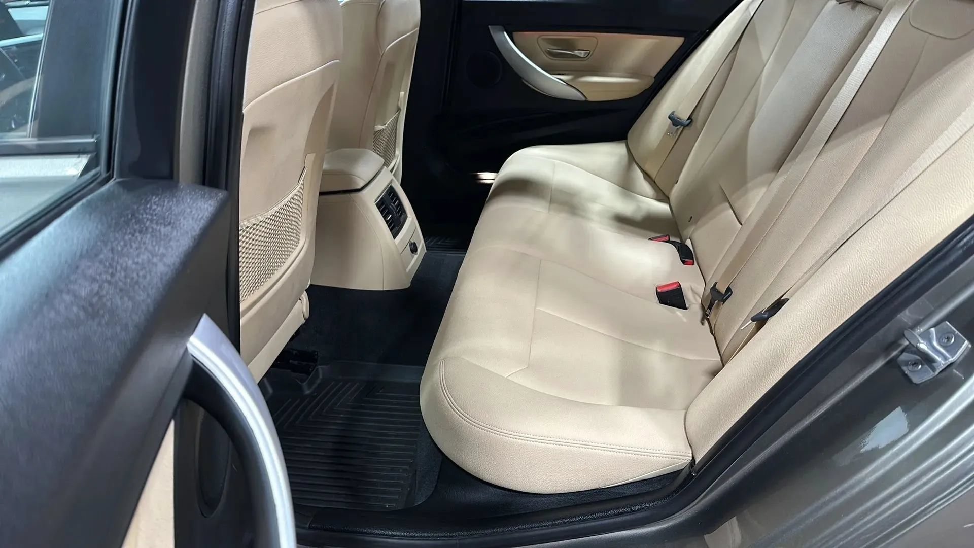 Used 2018 BMW 320i xDrive Sedan w/ Premium Package AWD/4WD image 11
