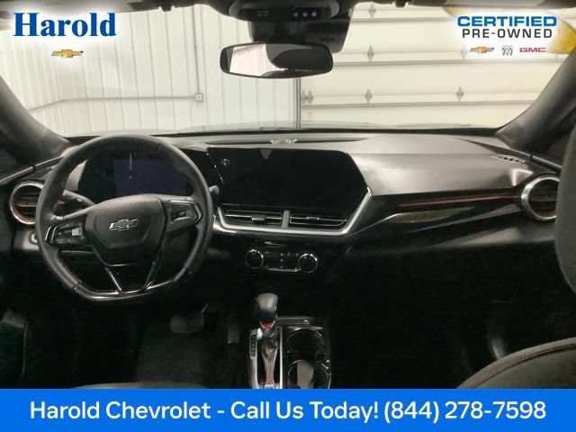 Used 2025 Chevrolet Trax RS FWD image 16