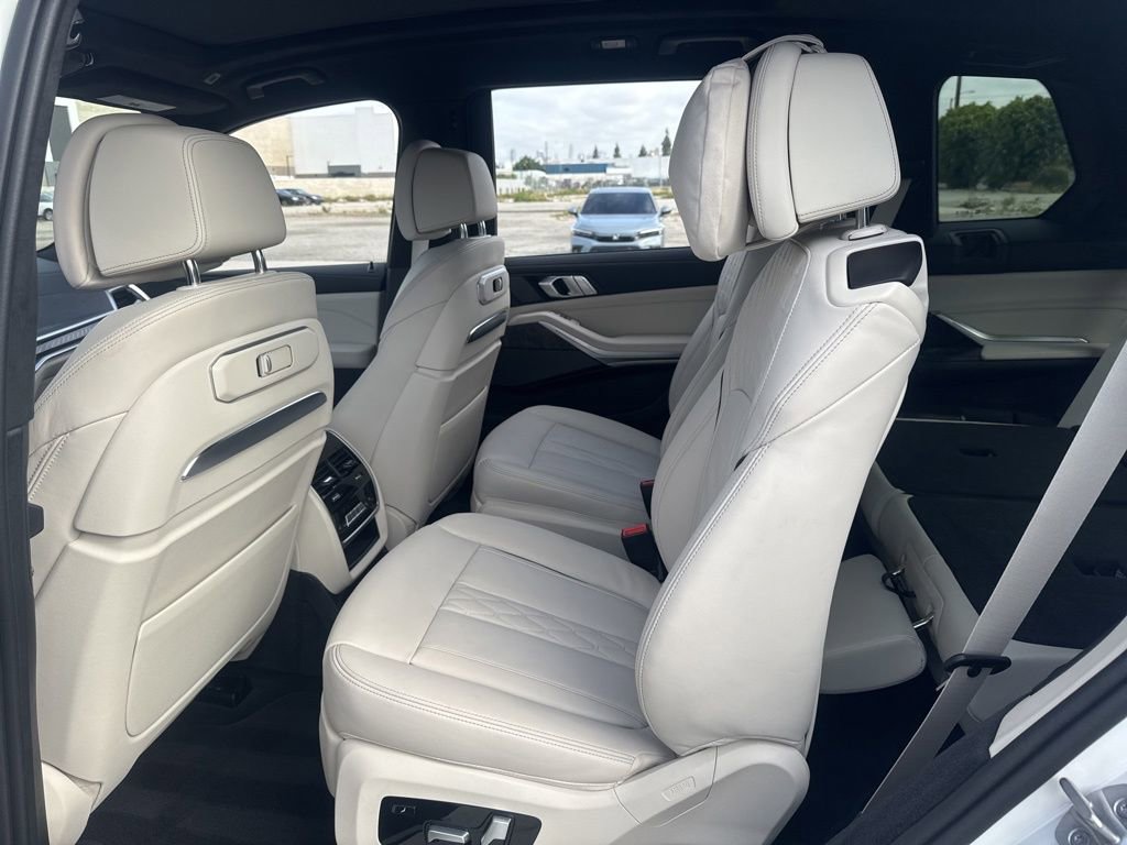 Used 2025 BMW X7 M60i image 13