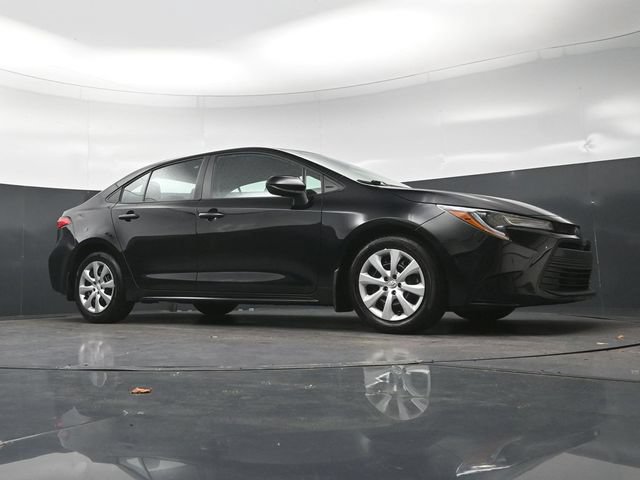 Used 2025 Toyota Corolla LE FWD image 27
