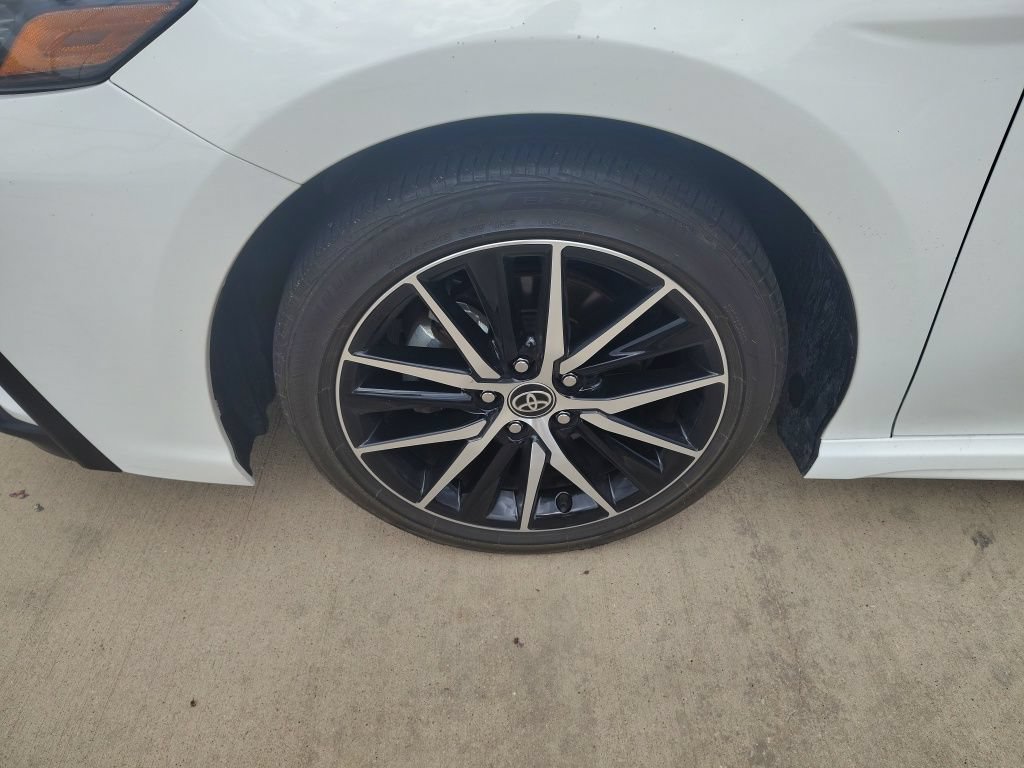 Used 2023 Toyota Camry SE FWD image 2