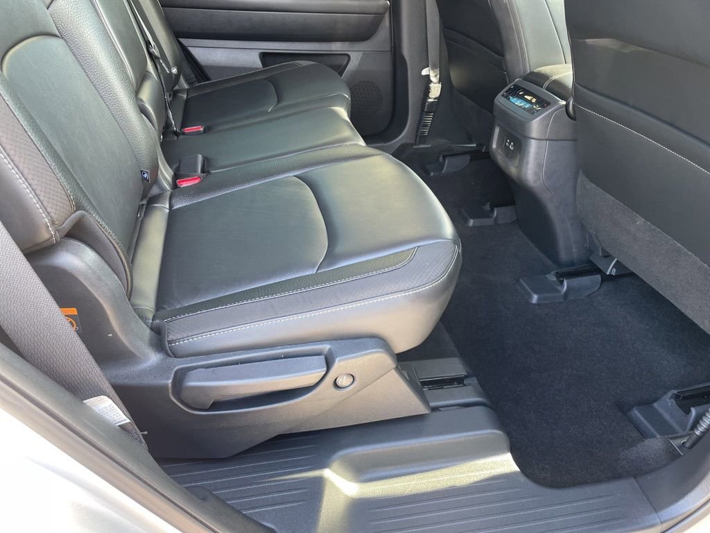 Used 2025 Nissan Pathfinder SL AWD/4WD image 34