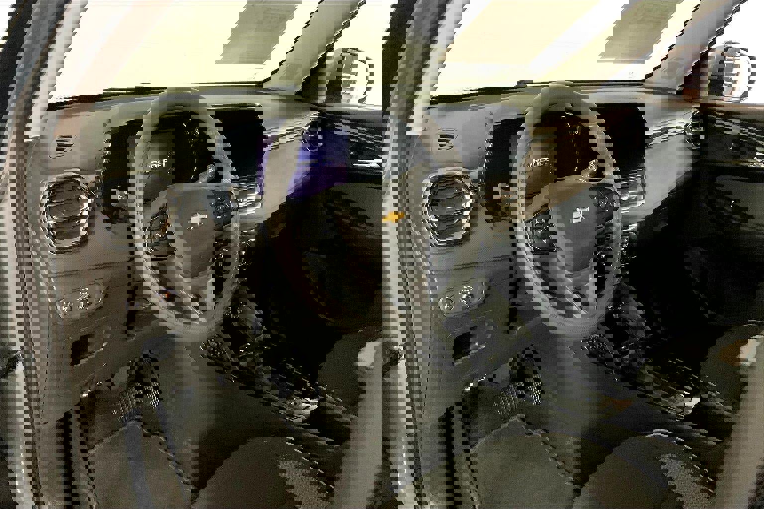 Used 2025 Chevrolet TrailBlazer LT AWD/4WD image 14