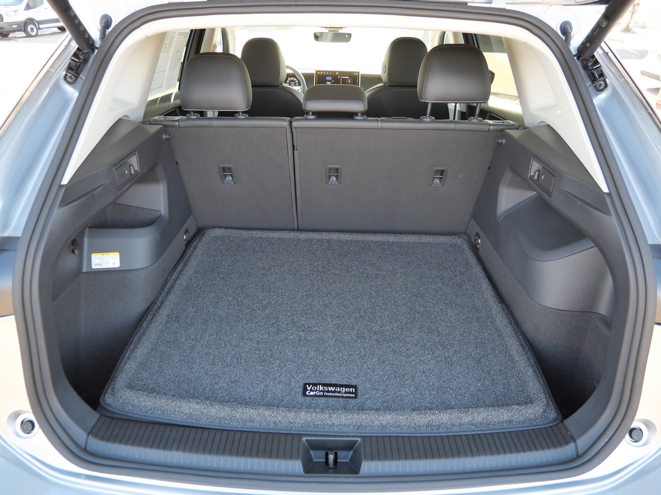 Certified 2025 Volkswagen Tiguan SE image 18