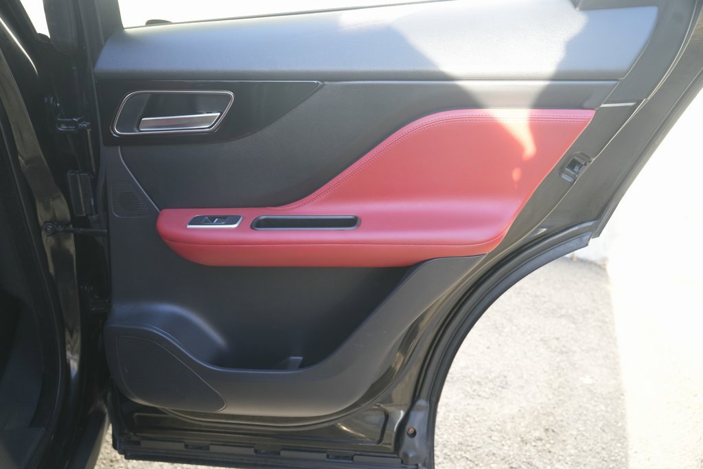 Used 2017 Jaguar F-PACE R-Sport image 39